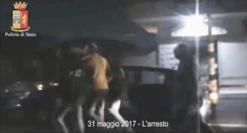 Arrestato dalla Polizia l’autore dell’omicidio della madre al cimitero Arrestato dalla Polizia l’autore dell’omicidio della madre al cimitero