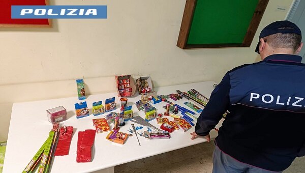 La Polizia di Stato sequestra 75 confezioni di fuochi d&rsquo;artificio venduti senza autorizzazione
