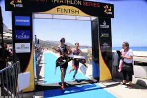 arrivo-al-fotofinish-ennio-salerno-enrico-schiavino-300x200-53345910.jpg