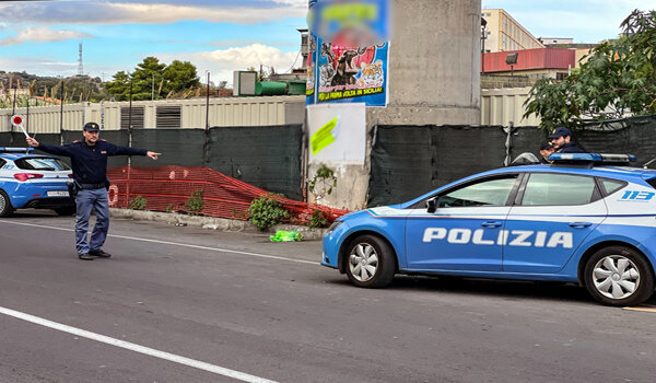 Senza patente non si ferma all&rsquo;alt e fugge, ventitreenne denunciato e sanzionato