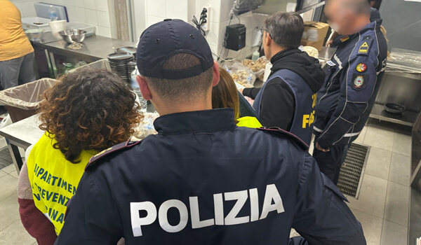 Task force della Polizia di Stato, controlli delle attivit&agrave; di ristorazione nel Centro cittadino, sanzioni per 34 mila euro e sequestri di braciere, tavoli e sedie, denunciato titolare di ristorante di sushi