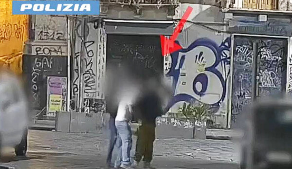 Due giovani fermati dalla Polizia di Stato per rapina a due uomini nella zona della movida