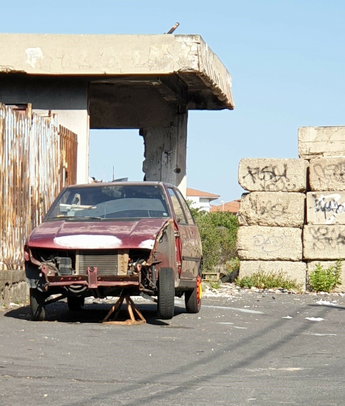 Auto abbandonate, l'amministrazione di Gravina le rimuove a spese dei proprietari Auto abbandonate, l'amministrazione di Gravina le rimuove a spese dei proprietari
