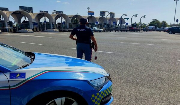 Scoperto e denunciato dalla Polizia di Stato per aver dichiarato false generalit&agrave;