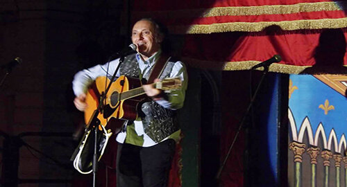 A Riposto concerto - evento per il cantastorie Luigi Di Pino: "Una emozione grandissima"