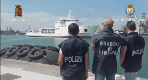 Fermati da Polizia di Stato e Guardia di Finanza 2 scafisti per lo sbarco di 273 migranti giunti al Porto di Catania lo scorso 1 settembre Fermati da Polizia di Stato e Guardia di Finanza 2 scafisti per lo sbarco di 273 migranti giunti al Porto di Catania lo scorso 1 settembre