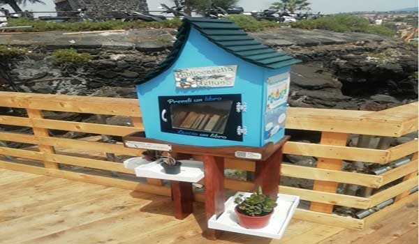 Solarium Ognina, installata una bibliocasetta per favorire la lettura e lo scambio libri