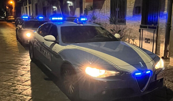 Controlli della Polizia di Stato a San Cristoforo, 3 pregiudicati violano la misura della sorveglianza speciale, 2 giovani trovati con la droga