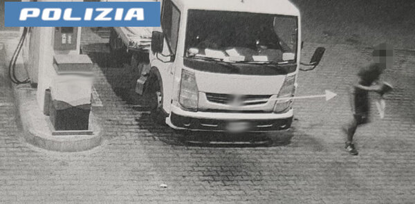 Furto e rapina nello stesso giorno, ventenne individuato e denunciato dalla Polizia di Stato