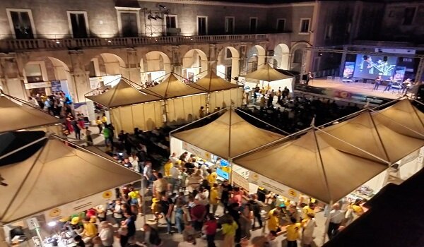 La Notte dei Ricercatori e delle Ricercatrici 2024, pienone di visitatori in piazza Universit&agrave; e Palazzo Platamone