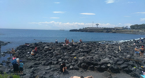Controlli anti assembramento della Polizia nel borgo marinaro di San Giovanni Li Cuti