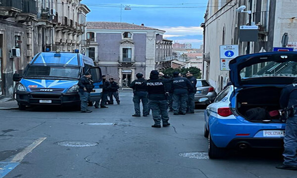 Sequestro preventivo della Polizia di Stato di immobile dell&rsquo;Ente Biblioteche Riunite Civica Ursino Recupero occupato da Centro sociale