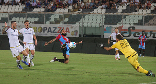 Coppa Italia, il Catania elimina al "Massimino" l'Hellas Verona per 2-0, in rete Silvestri e Marotta, prossimo avversario il Sassuolo