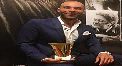 Consegnato all’attore Luigi Tabita il "Franco Enriquez 2019" per lo spettacolo "La rondine", produzione Stabile di Catania Consegnato all’attore Luigi Tabita il "Franco Enriquez 2019" per lo spettacolo "La rondine", produzione Stabile di Catania