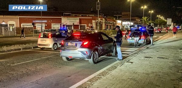 Controlli della Polizia di Stato a "San Berillo" per la sicurezza dei cittadini ed il decoro urbano Controlli della Polizia di Stato a "San Berillo" per la sicurezza dei cittadini ed il decoro urbano