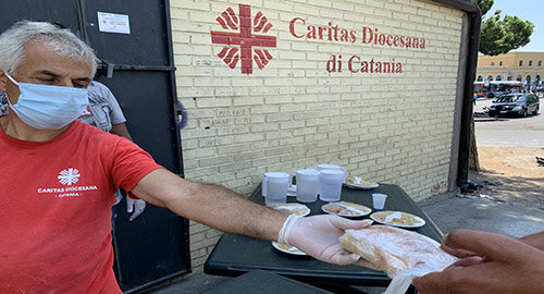 Help Center della Caritas Diocesana operativo per tutto agosto, preparati circa 500 pasti al giorno