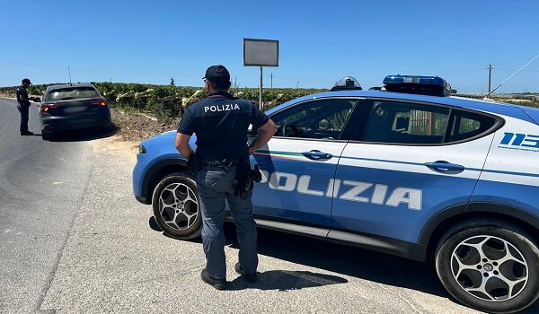 Controlli straordinari della Polizia di Stato a Mazzarrone per prevenire e contrastare furti d&rsquo;uva e commercio abusivo, verifiche in tutta la filiera per assicurare legalit&agrave; e sicurezza alimentare