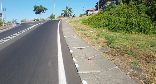 Marciapiedi danneggiati da anni in via Don Minzoni, segnalazione del consigliere Giuseppe Zingale Marciapiedi danneggiati da anni in via Don Minzoni, segnalazione del consigliere Giuseppe Zingale