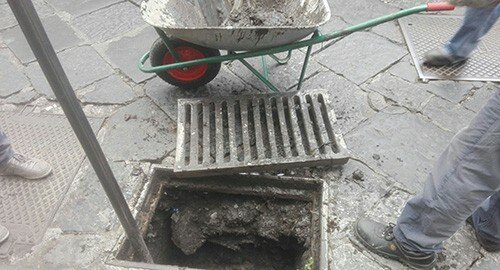 Si intensifica la pulizia delle caditoie Si intensifica la pulizia delle caditoie
