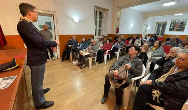 “Insieme, per la sicurezza", la campagna della Polizia di Stato per prevenire furti e raggiri fa tappa a Nesima “Insieme, per la sicurezza", la campagna della Polizia di Stato per prevenire furti e raggiri fa tappa a Nesima