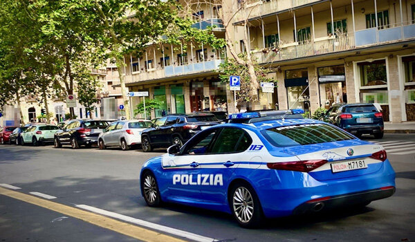 Due pluripregiudicati tentano un furto in un garage condominiale, arrestato un sorvegliato speciale Due pluripregiudicati tentano un furto in un garage condominiale, arrestato un sorvegliato speciale
