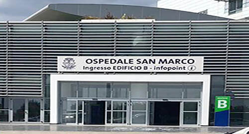 Pretende di essere visitato per primo e danneggia una porta del Pronto soccorso del"San Marco", denunciato dalla Polizia
