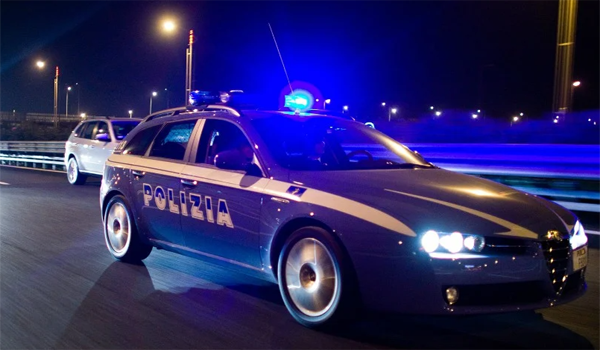 Fuga in tangenziale, pluripregiudicato evade dai domiciliari per un giro con gli amici, due catanesi arrestati dalla Polizia di Stato Fuga in tangenziale, pluripregiudicato evade dai domiciliari per un giro con gli amici, due catanesi arrestati dalla Polizia di Stato