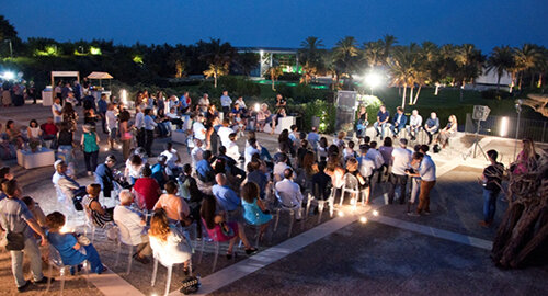 Prima serata a Giarre per la rassegna cinematografica "Garden-in-Movies" organizzata dalla Fondazione Radicepura Prima serata a Giarre per la rassegna cinematografica "Garden-in-Movies" organizzata dalla Fondazione Radicepura
