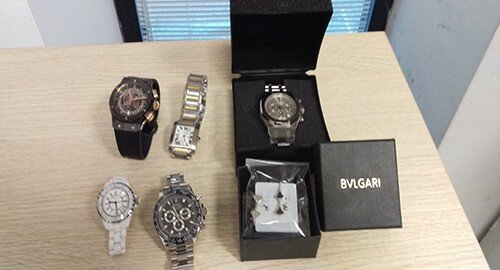 La Guardia di Finanza e l&rsquo;Agenzia delle Dogane sequestrano all&rsquo;Aeroporto di Catania orologi e gioielli contraffatti a una turista italiana di ritorno da Istanbul
