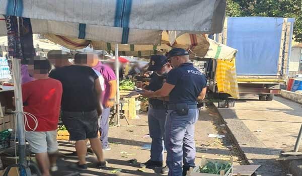 Controlli della Polizia di Stato al mercato rionale di Nesima, irregolarit&agrave; e sanzioni per 17 mila euro