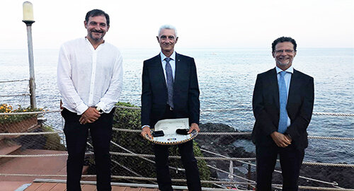 Il prof. Filippo Di Mulo premiato dal presidente del Cus Catania Luigi Mazzone e dal Magnifico Rettore etneo Francesco Priolo Il prof. Filippo Di Mulo premiato dal presidente del Cus Catania Luigi Mazzone e dal Magnifico Rettore etneo Francesco Priolo