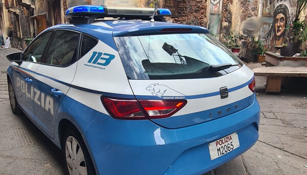Due smartphone rubati dalla borsa di una turista, individuati due ricettatori dalla Polizia di Stato Due smartphone rubati dalla borsa di una turista, individuati due ricettatori dalla Polizia di Stato