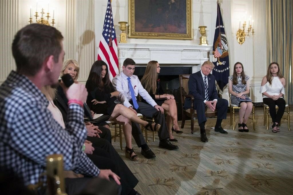 Scuola, Trump: &laquo;Insegnanti armati&raquo;. Non Docenti poliziotti, ma &ldquo;literis armatur&rdquo;