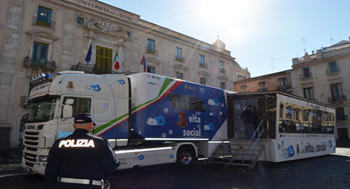 Arriva a Catania la 6^ edizione di &ldquo;Una vita da social&rdquo;, campagna educativa su social network e cyberbullismo, tour itinerante di 47 tappe sul territorio nazionale