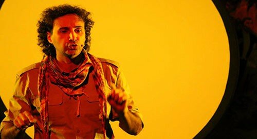 Al "Roots" di Catania domani doppio appuntamento con lo spettacolo "Con le Mani" di Mariagrazia Santucci, per la rassegna "Il Teatro dei Giganti"