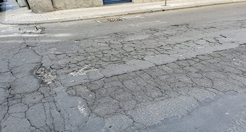 I problemi del manto stradale in via Vincenzo Giuffrida, tra viale Sanzio e Corso delle Province, a &ldquo;Borgo-Sanzio&rdquo;
