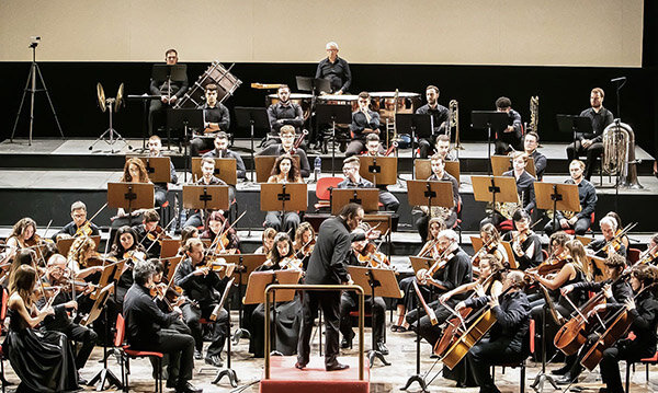 Concerto d’apertura 48^ stagione dell'AME, al “Bellini” di Catania la maestria di Dutoit, l’estro di Douglas e il talento dell’Orchestra del Conservatorio etneo Concerto d’apertura 48^ stagione dell'AME, al “Bellini” di Catania la maestria di Dutoit, l’estro di Douglas e il talento dell’Orchestra del Conservatorio etneo