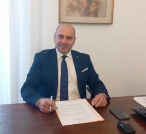 il-deputato-regionale-giuseppe-zitelli--300x276-1157056185.jpeg