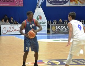 dennis-murphy-in-azione-con-la-maglia-alfista-300x232-640355409.jpg