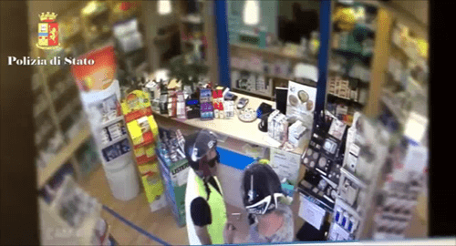 Arrestati dalla Polizia due pregiudicati per rapine in farmacie e parafarmacie