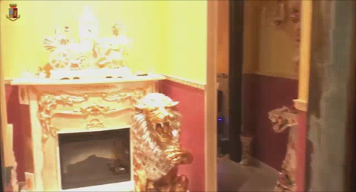 Operazione "Bassett" della Polizia, arrestate cinque persone nel quartiere San Cristoforo, scoperti un leone d'oro a casa di uno spacciatore di cocaina
