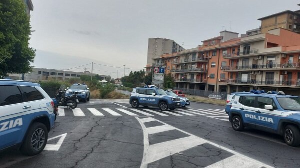 Intensificati gli ordinari servizi di controllo del territorio della Polizia nel quartiere di Librino