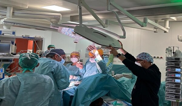 Eseguiti al Policlinico quattro trapianti di rene in tre giorni, due mamme viventi donano l&rsquo;organo ai propri figli
