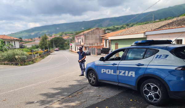 Controllo straordinario della Polizia di Stato a Zafferana Etnea, sanzioni per 3.000 euro e 20 punti ducurtati dalle patenti