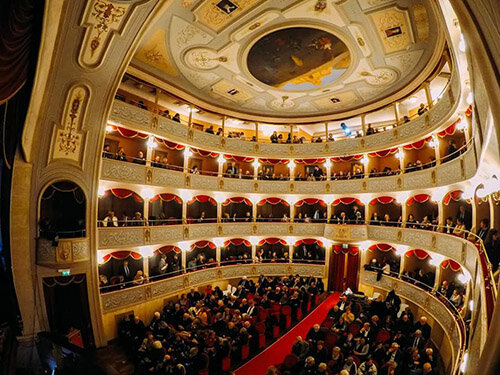 teatro-garibaldi-modica-838269012.jpg