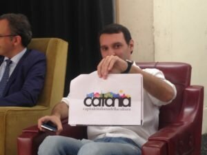 andrea-urzi-logo-ct-capitale-italiana-cultura-300x225-564783257.jpg andrea-urzi-logo-ct-capitale-italiana-cultura-300x225-564783257.jpg