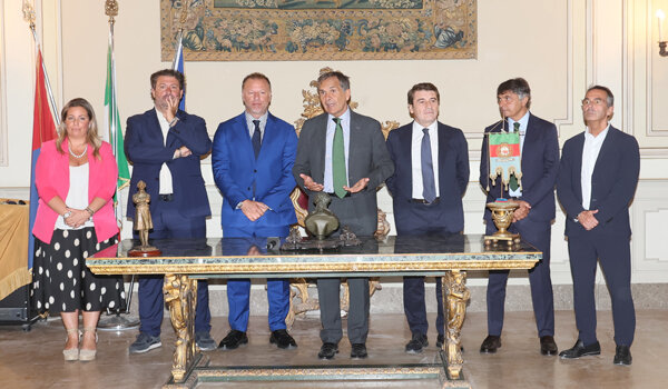Presentata stamattina la squadra del Catania F.C., il 2026 tra sfide sportive e ambizioni cittadine Presentata stamattina la squadra del Catania F.C., il 2026 tra sfide sportive e ambizioni cittadine
