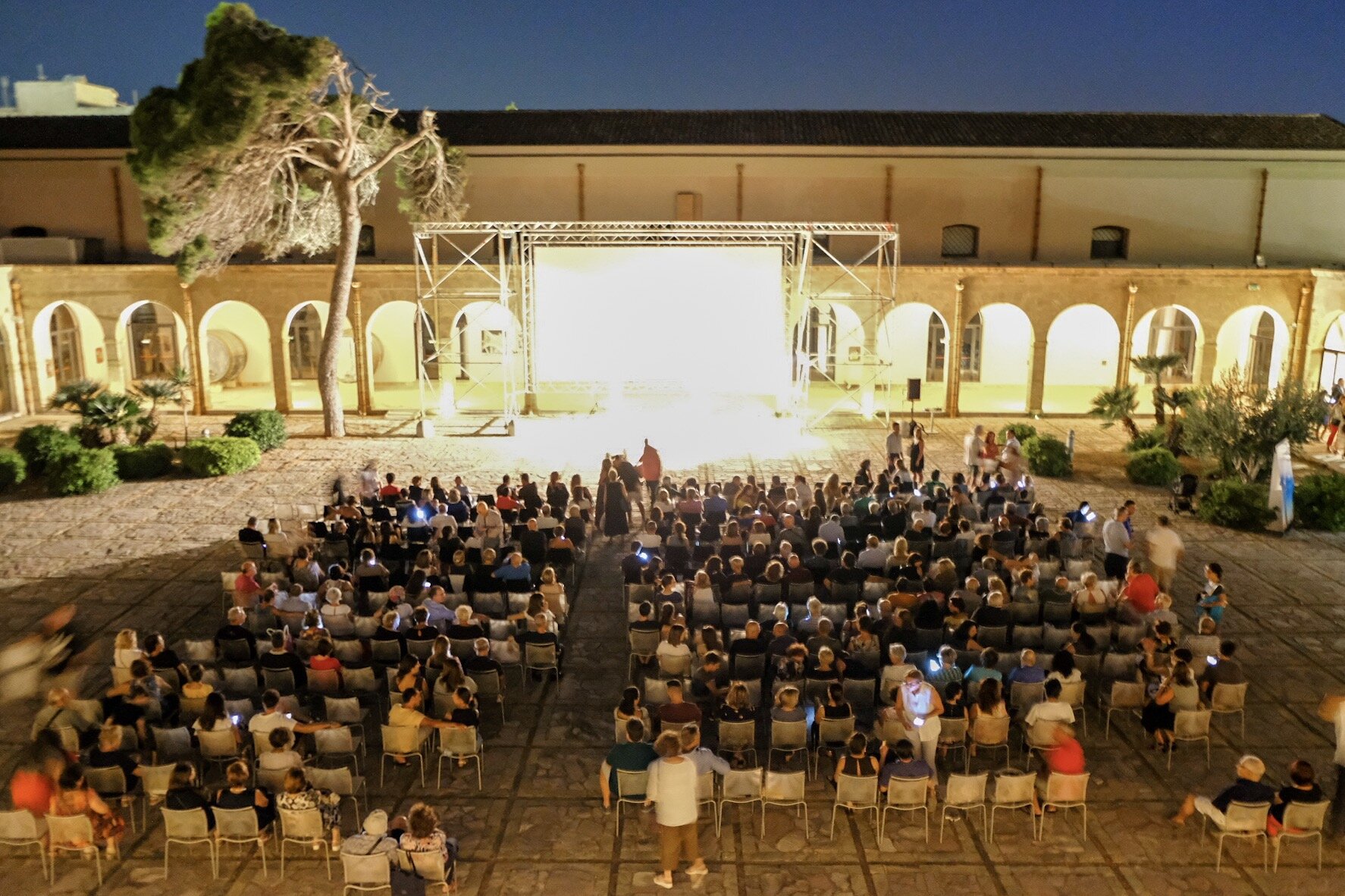 Sicilia Film Fest chiude l'edizione zero con "Una Storia Senza Nome" di Roberto Andò Sicilia Film Fest chiude l'edizione zero con "Una Storia Senza Nome" di Roberto Andò