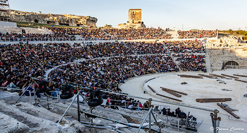 Dal 10 luglio al 30 agosto al Teatro Greco di Siracusa la rassegna “Inda 2020 Per voci sole” Dal 10 luglio al 30 agosto al Teatro Greco di Siracusa la rassegna “Inda 2020 Per voci sole”
