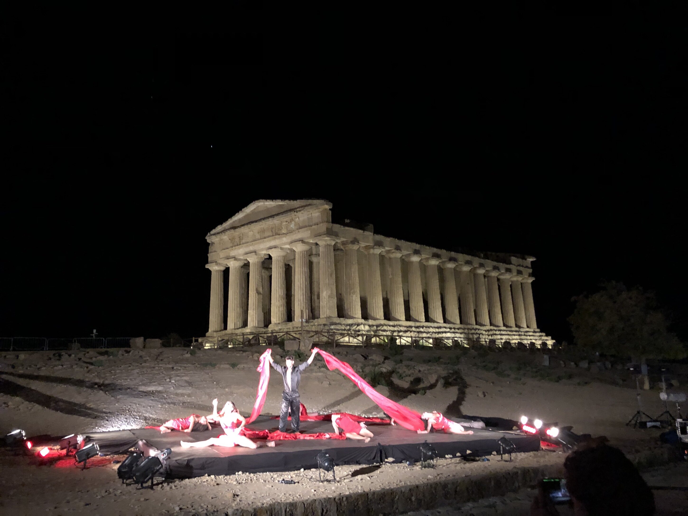 &ldquo;A piedi nudi&rdquo; di Jessica Giaconi racconta il tour &ldquo;fuori-teatro&rdquo; della Compagnia Artemis Danza